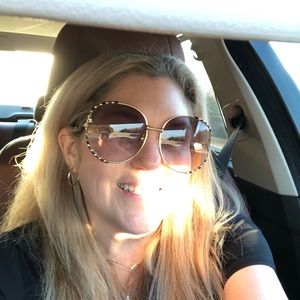 Meet your Posher, Hollie